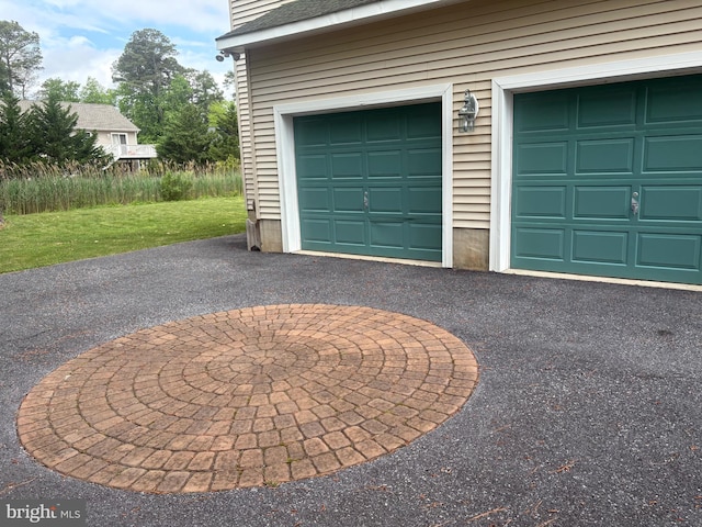 29 Salt Grass Rd, Ocean Pines, MD 21811 - garage featuring driveway