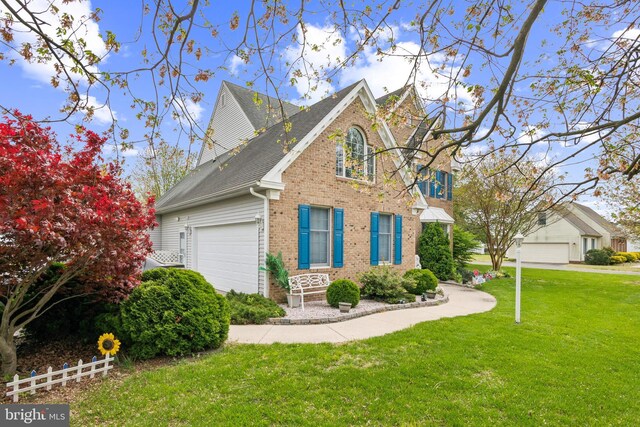view of front of house featuring a shingled roof, a front lawn, and brick siding