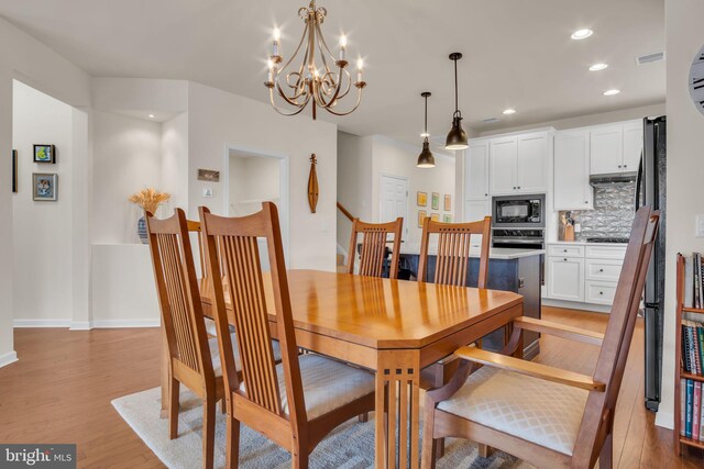323 Valor Dr, Mechanicsburg, PA 17050 - dining area with a notable chandelier, light wood finished floors, recessed lighting, baseboards, and visible vents