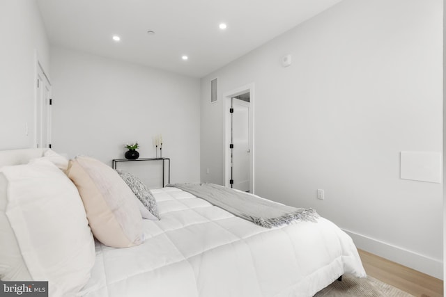 bedroom featuring light wood-style flooring, recessed lighting, and baseboards