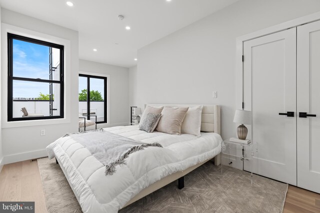 bedroom with recessed lighting, baseboards, and light wood-style flooring