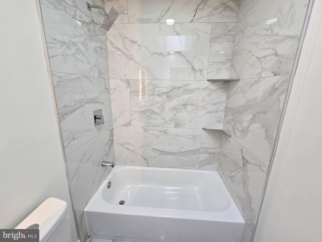 1055 E Cheltenham Ave, Philadelphia, PA 19124 - full bath featuring toilet and bathtub / shower combination