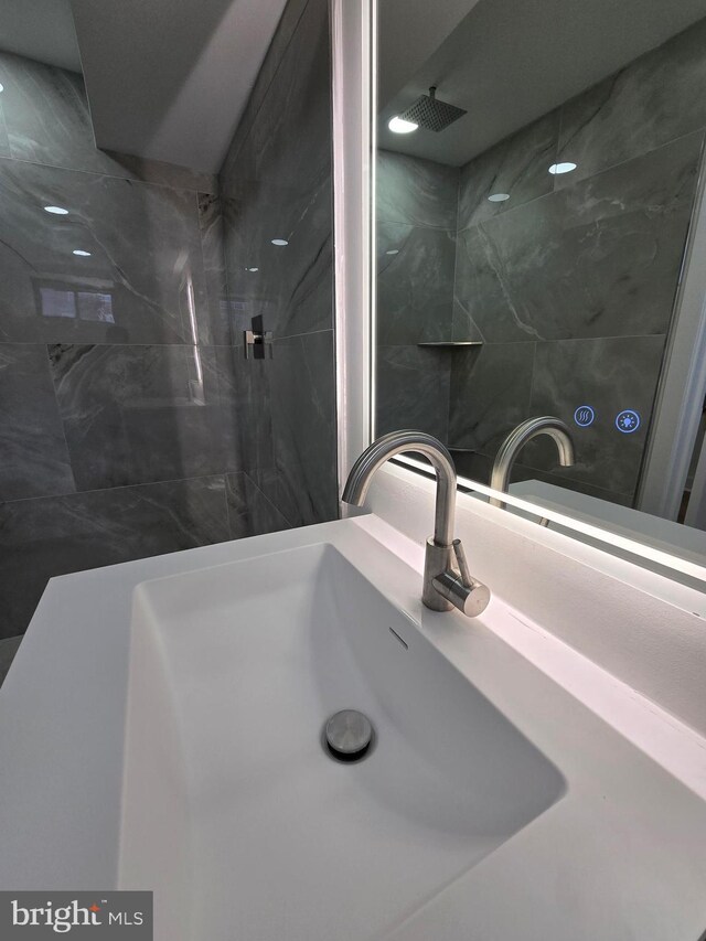 1055 E Cheltenham Ave, Philadelphia, PA 19124 - full bathroom with a sink and tiled shower