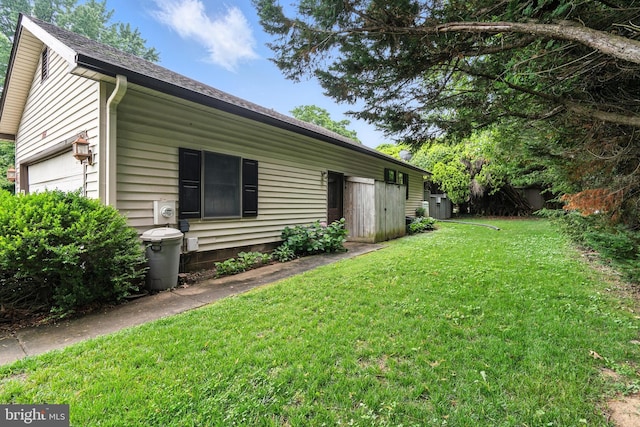 206 Barroll Dr, Chestertown, MD 21620 - view of grassy yard with a garage