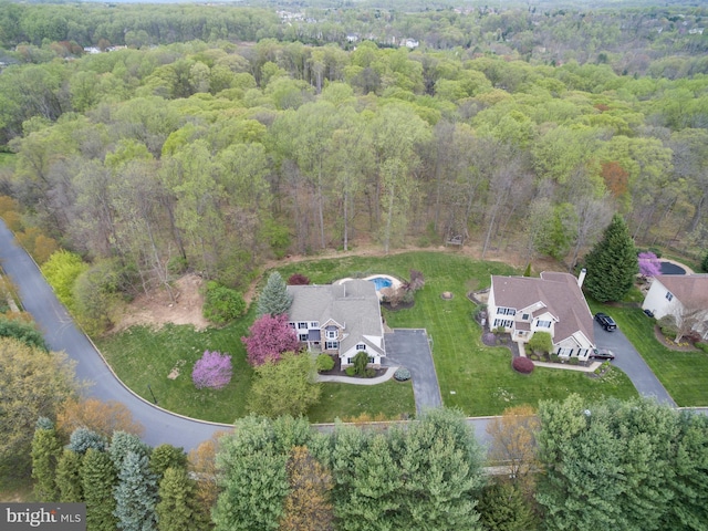 birds eye view of property featuring a wooded view
