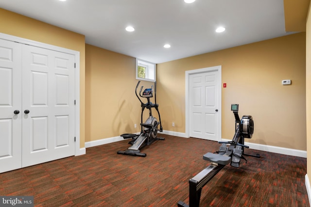 exercise room featuring carpet floors, recessed lighting, and baseboards