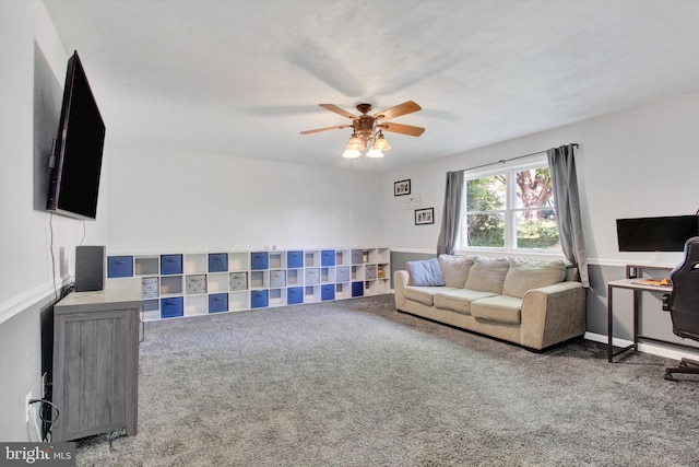 living room with carpet and ceiling fan