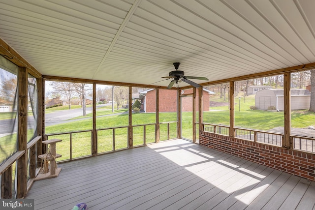 unfurnished sunroom with a wealth of natural light and ceiling fan