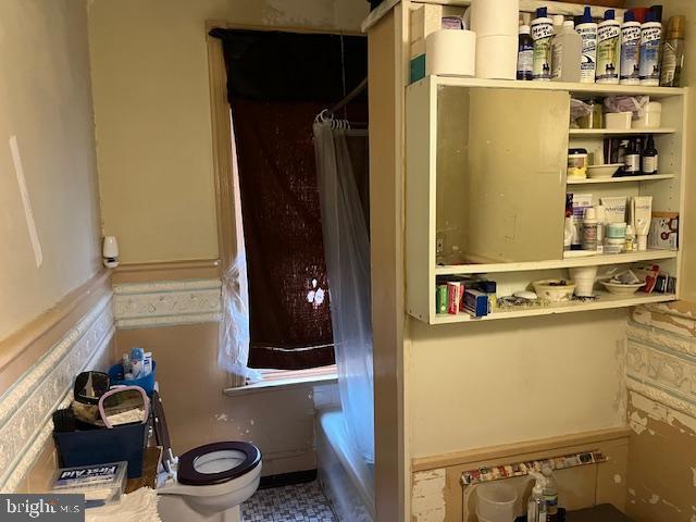 4900 N 11th St, Philadelphia, PA 19141 - full bath with toilet