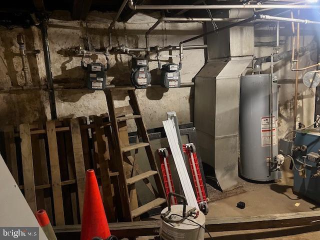 4900 N 11th St, Philadelphia, PA 19141 - utility room featuring gas water heater