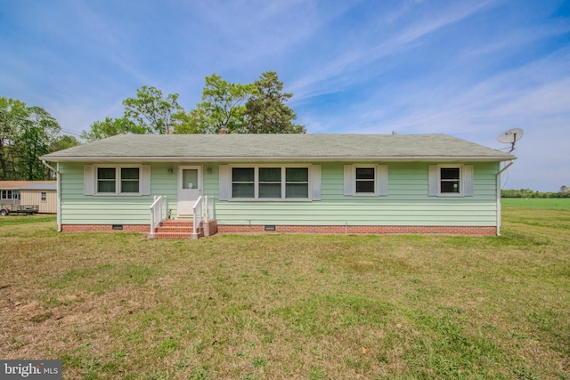 view of front of property featuring a front lawn and crawl space