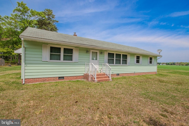 view of front of property featuring a front lawn and crawl space
