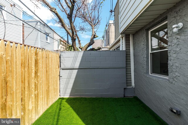 view of yard featuring fence