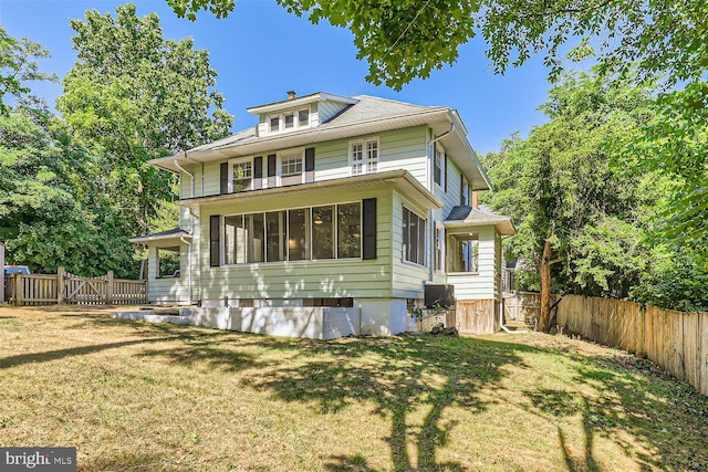 105 E Maple Rd, Linthicum Heights, MD 21090 - traditional style home featuring a fenced backyard and a front yard