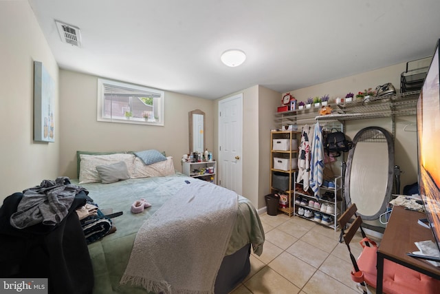 13432 Forest Glen Rd, Woodbridge, VA 22191 - bedroom featuring visible vents and light tile patterned floors