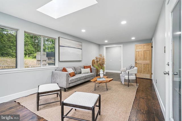 living area featuring recessed lighting, baseboards, a skylight, and dark wood finished floors