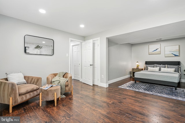 sitting room with recessed lighting, baseboards, and wood finished floors