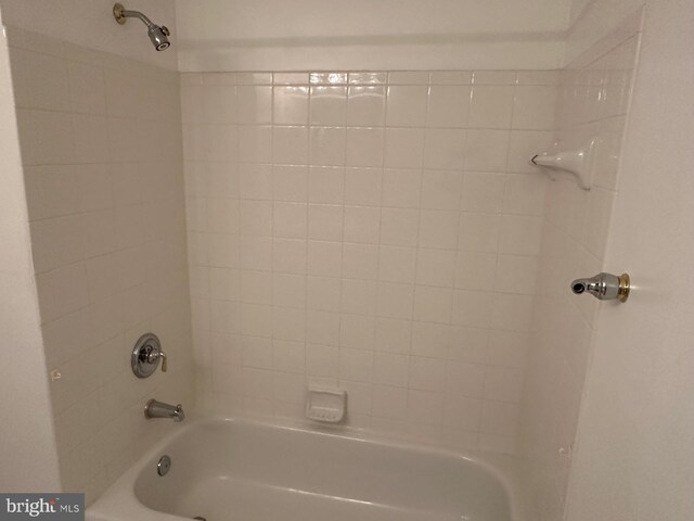 full bath featuring bathtub / shower combination