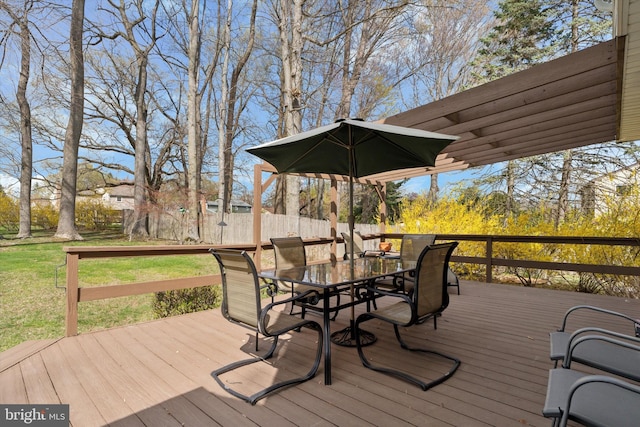 deck with outdoor dining space