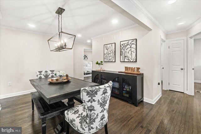 dining area featuring crown molding, recessed lighting, baseboards, and dark wood finished floors