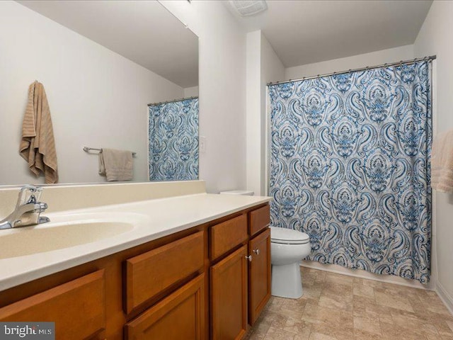 139 Gazebo Ln, Middletown, DE 19709 - full bath featuring a shower with curtain, vanity, stone finish floor, and toilet