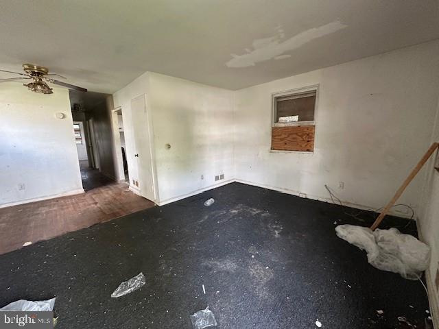 unfurnished room with a ceiling fan