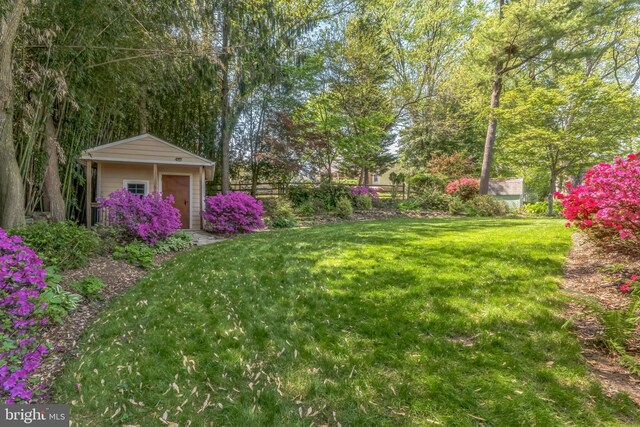 705 Hope Ln, Gaithersburg, MD 20878 - view of yard featuring an outdoor structure