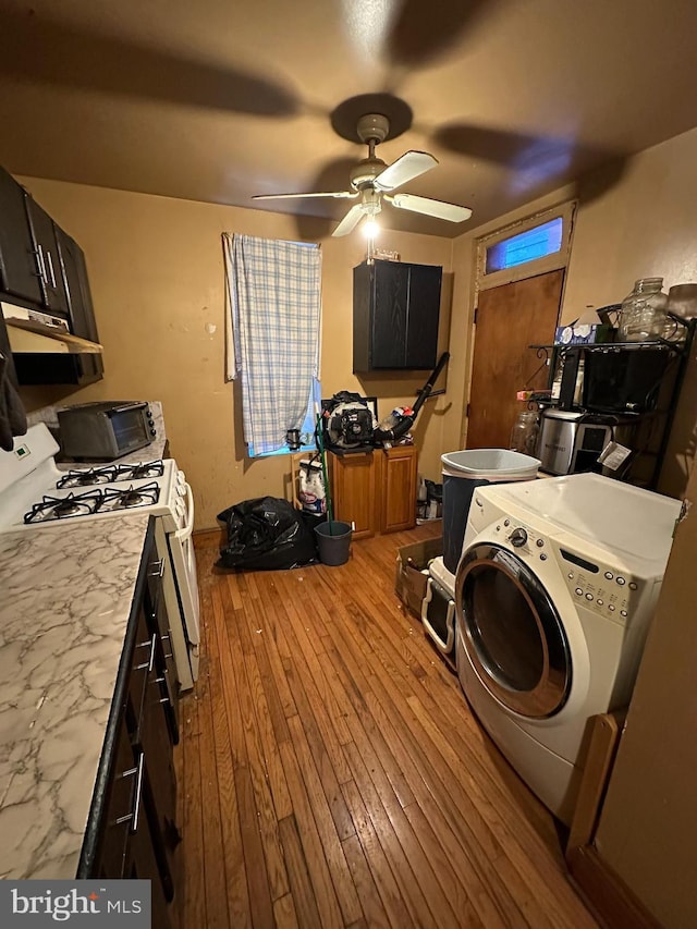 laundry area with washer / clothes dryer, ceiling fan, laundry area, and wood-type flooring