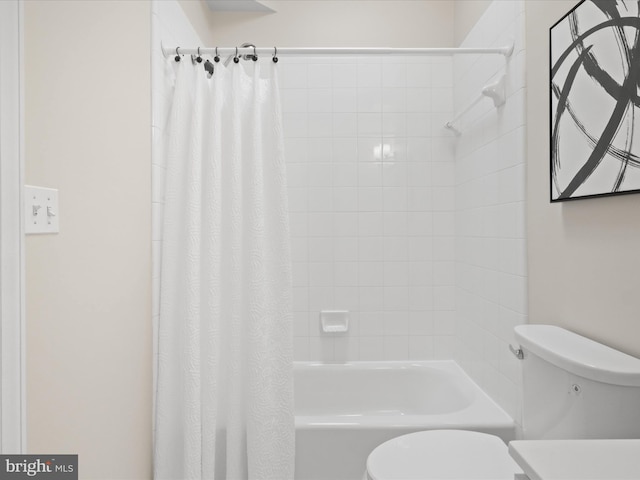 full bathroom with shower / bath combination with curtain and toilet
