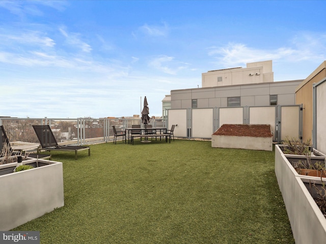 view of yard featuring a vegetable garden