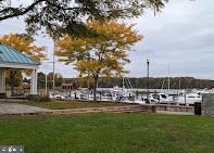 820 Belmont Bay Dr Unit 405, Woodbridge, VA 22191 - surrounding community featuring a lawn