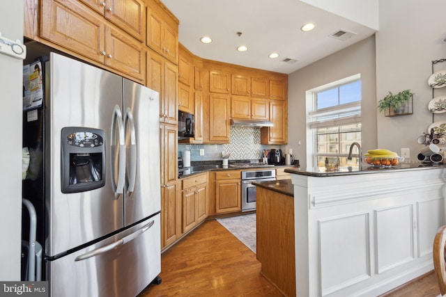 820 Belmont Bay Dr Unit 405, Woodbridge, VA 22191 - kitchen with stainless steel appliances, tasteful backsplash, visible vents, recessed lighting, and under cabinet range hood