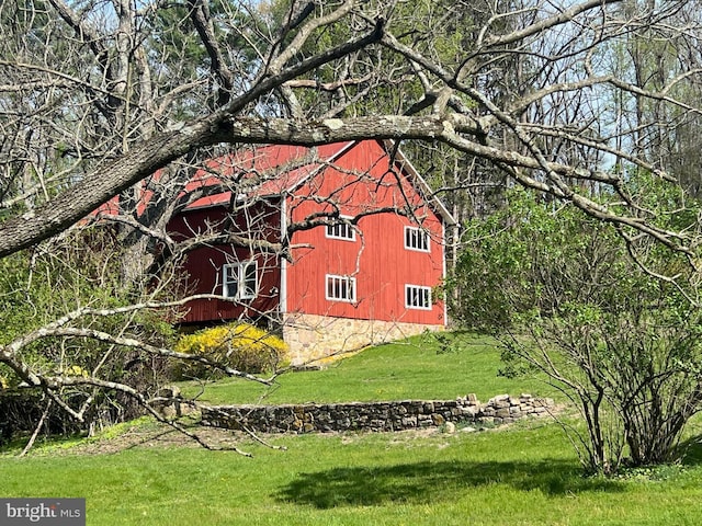 view of barn with a lawn