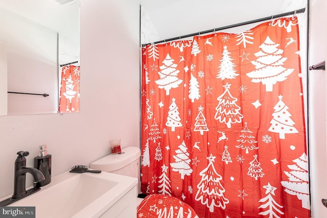 bathroom featuring toilet, a shower with curtain, and vanity