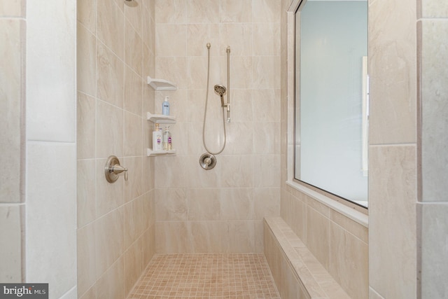 bathroom featuring tiled shower