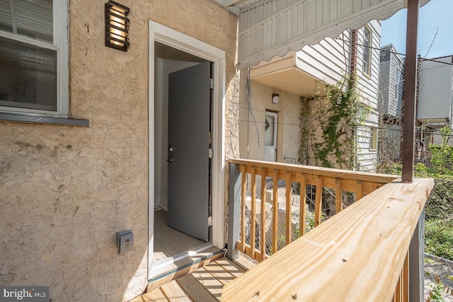view of exterior entry with stucco siding