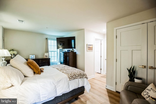 9008 Waller Tree Way, Upper Marlboro, MD 20772 - bedroom featuring recessed lighting, light wood-style floors, a closet, visible vents, and baseboards