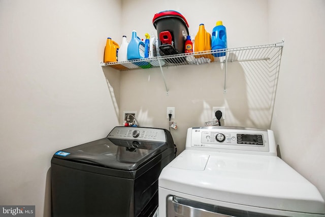 9008 Waller Tree Way, Upper Marlboro, MD 20772 - clothes washing area with laundry area and washing machine and dryer