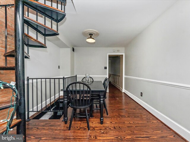 23 E Wheeling St, Baltimore, MD 21230 - dining space featuring wood finished floors and baseboards