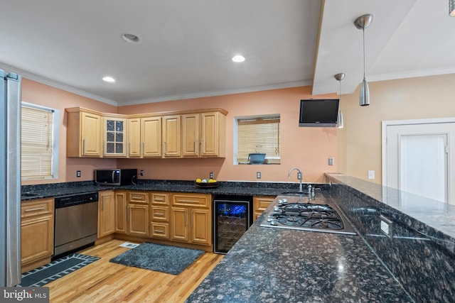 4626 Kavon Ave, Baltimore, MD 21206 - kitchen featuring a sink, crown molding, stainless steel appliances, and beverage cooler