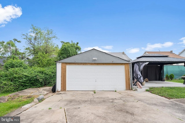 4626 Kavon Ave, Baltimore, MD 21206 - garage with driveway