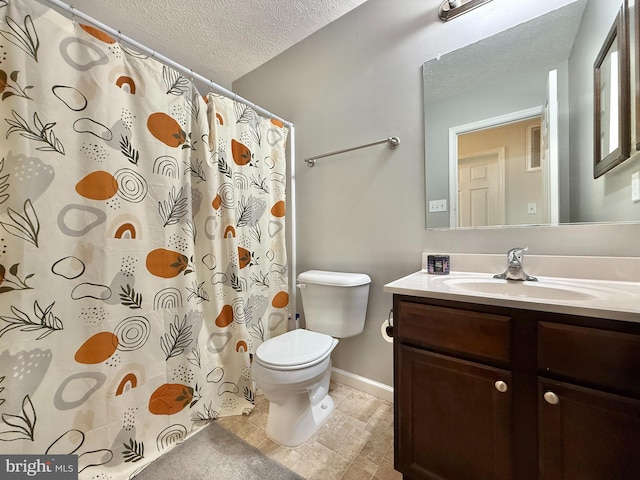 full bathroom with a shower with curtain, vanity, toilet, baseboards, and a textured ceiling