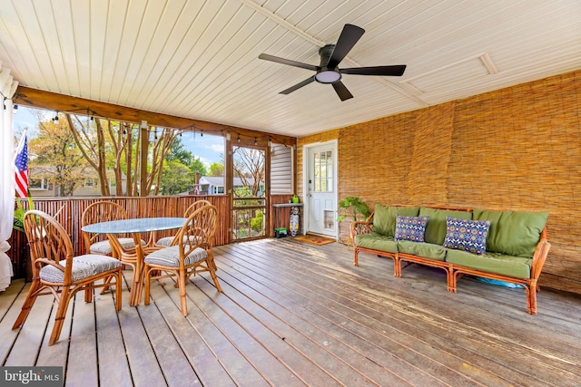 sunroom featuring an outdoor hangout area and ceiling fan