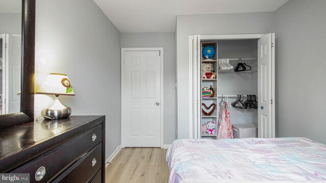 46932 Trumpet Cir, Sterling, VA 20164 - bedroom featuring light wood-style flooring, a closet, and baseboards