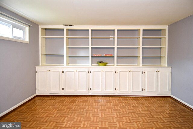 8916 Battery Rd, Alexandria, VA 22308 - spare room with baseboards