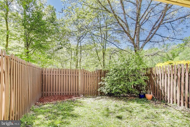 11378 Cromwell Ct, Woodbridge, VA 22192 - view of yard with a fenced backyard