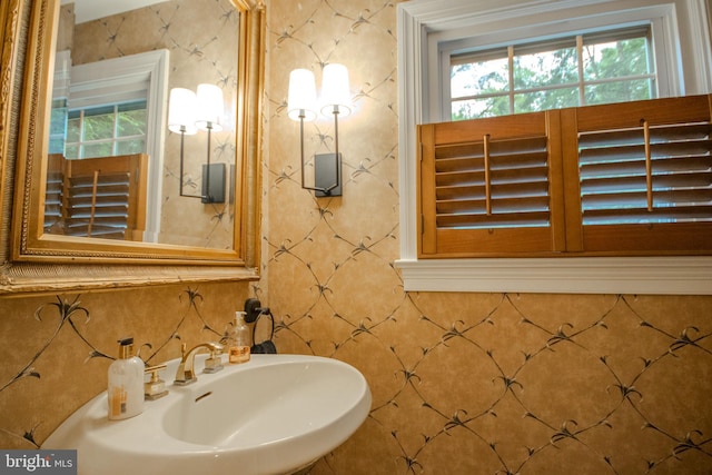 1511 Camden Ave, Salisbury, MD 21801 - bathroom with a sink and wallpapered walls