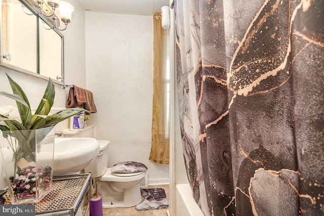 804 W King St, York, PA 17403 - bathroom featuring a shower with shower curtain, a bathtub, and toilet