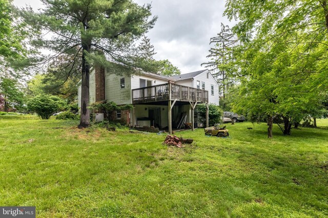 43 Harriet Rd, Southampton, PA 18966 - view of grassy yard with a wooden deck