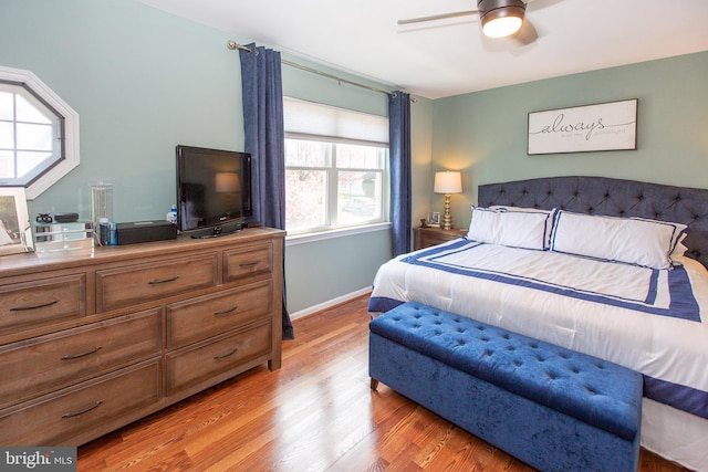 bedroom featuring light wood-style floors, baseboards, and ceiling fan